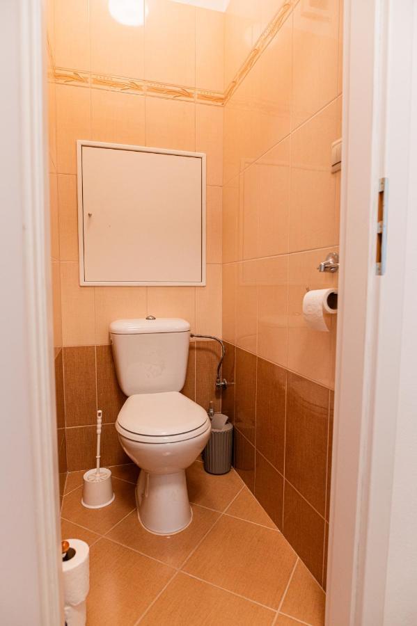 Apartament 1 Km From Center Bratysława